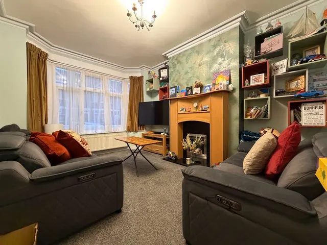 Photo 3 — Mansfield Road, Luton LU4 8NB