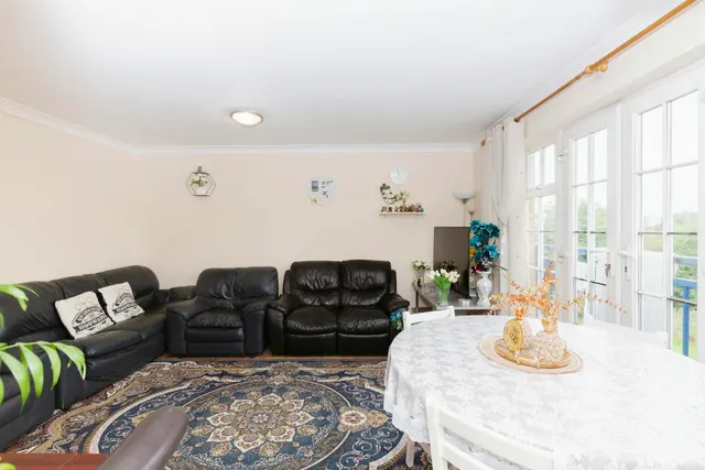 Queensberry Place, London, E12, photo 3