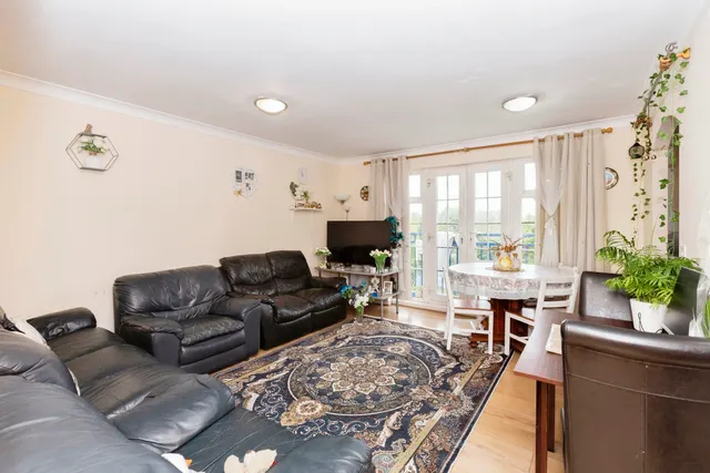 Queensberry Place, London, E12, photo 2
