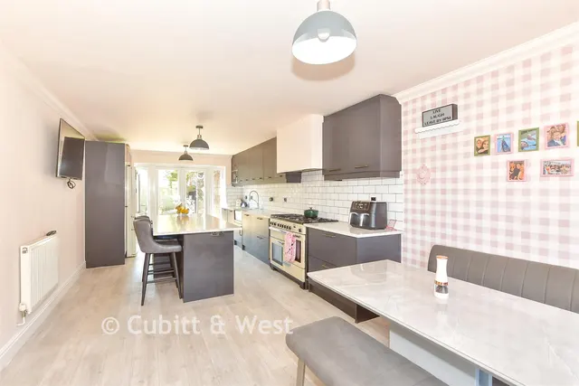 The Oaks, Bognor Regis, PO21, photo 3