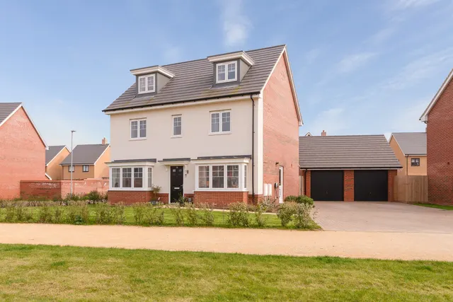 Mason Drive, MALDON, photo 1