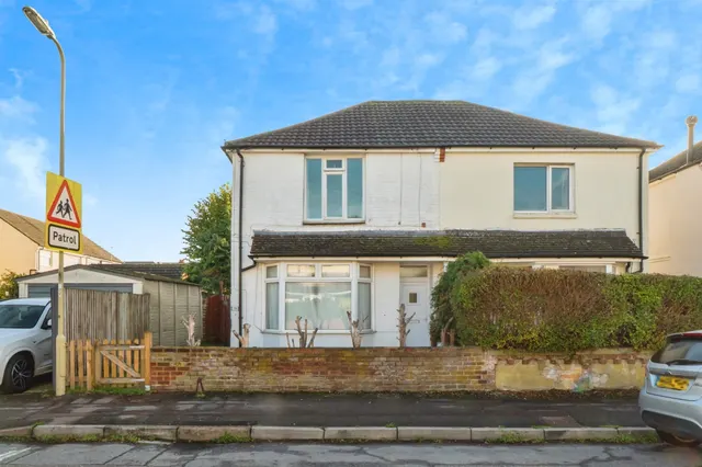 Chamberlayne Road, Eastleigh, SO50, photo 1
