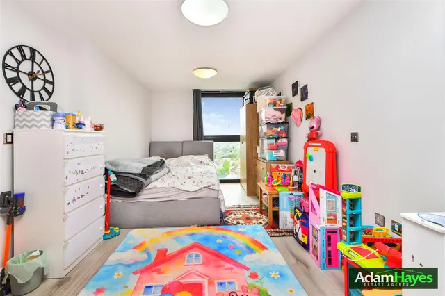 Kingsway, North Finchley, N12, photo 3