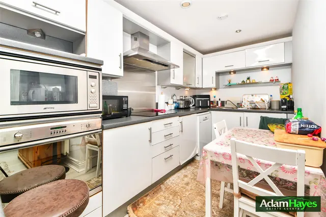 Kingsway, North Finchley, N12, photo 2
