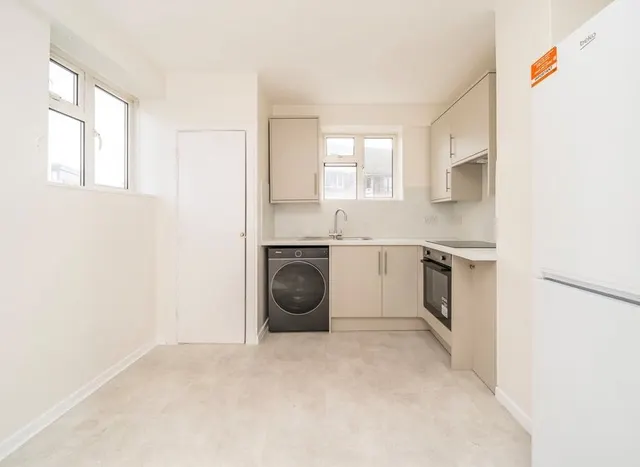 Broughton Road, Ealing, W13, photo 3