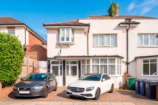 2a Windermere Avenue, London, photo 1