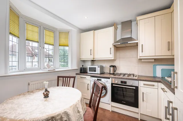 Photo 3 — 2a Windermere Avenue, London