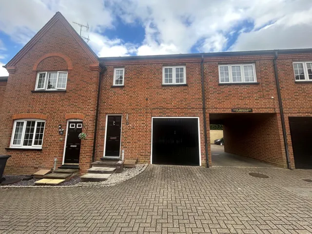 2 bedroom flat, Waterlow Mews, Little Wymondley, SG4