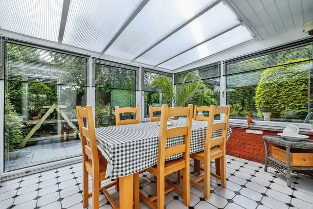Photo 3 — Gisburn Close, Silverdale, Nottingham, NG11