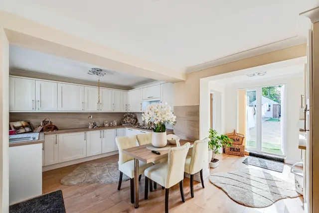 Cleeve Lawn, Swindon, Wiltshire, SN3, photo 1