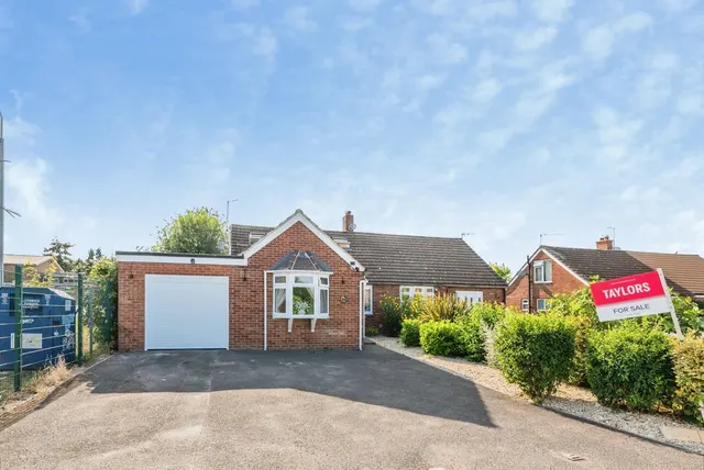 Photo 2 — Cleeve Lawn, Swindon, Wiltshire, SN3