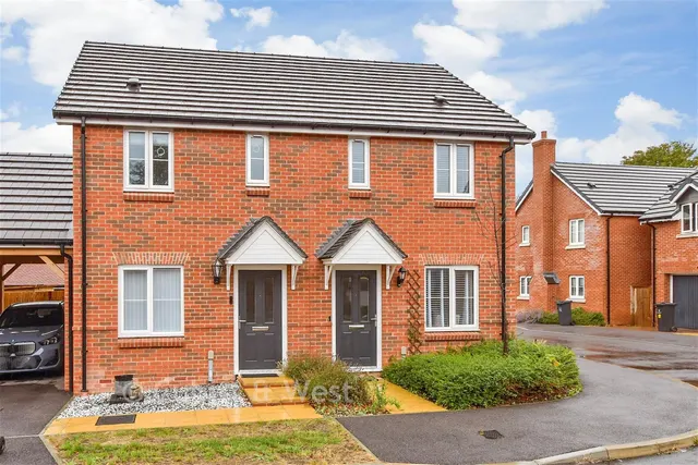Bloom Close, Worthing, BN13, photo 1