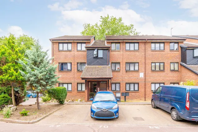 70 St Christophers Gardens, Thornton Heath, photo 1