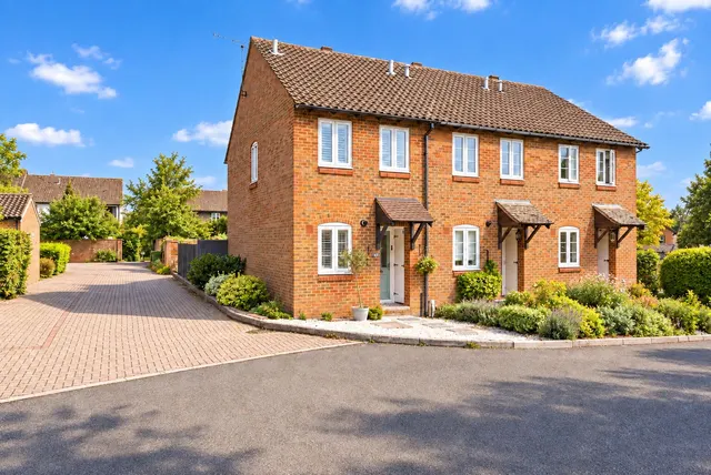 Kingfisher Close, Wheathampstead, AL4, photo 1