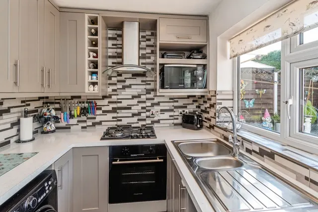 Photo 3 — Mount Close, Cheslyn Hay, Walsall, WS6