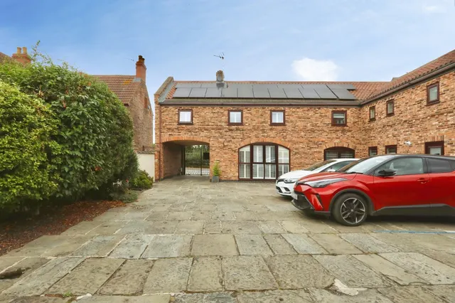 Main Street, Pollington, DN14, photo 2