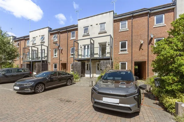 Tadros Court, High Wycombe, HP13, photo 1