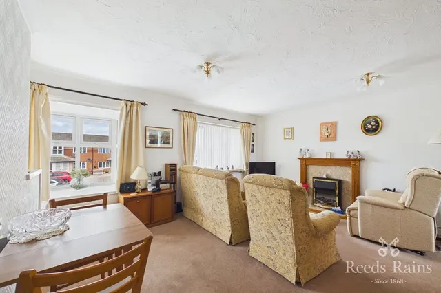 St. Albans Court, Wickersley, S66, photo 3