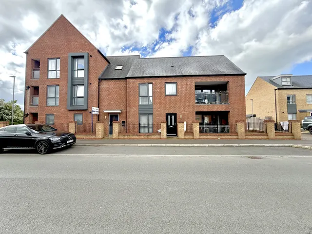 Flat 2, 1 Teeswater Way, Milton Keynes, Whitehouse, MK8 1BF, photo 1