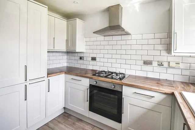 Photo 2 — Gloster Close, Ash Vale, Aldershot, Surrey, GU12 5SS