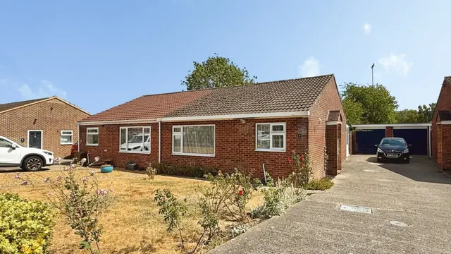 Silbury Close, Westbury, photo 1