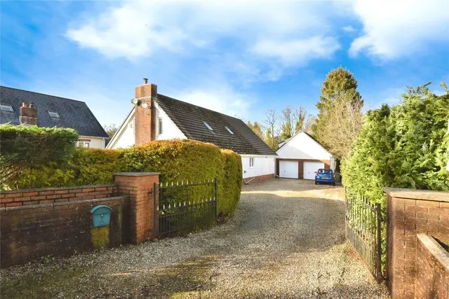 Milo, Llandybie, SA18, photo 2