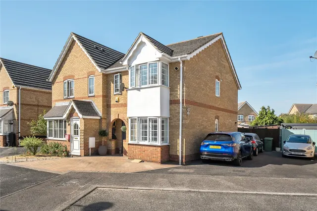 Photo 3 — Yeates Drive, Sittingbourne, ME10