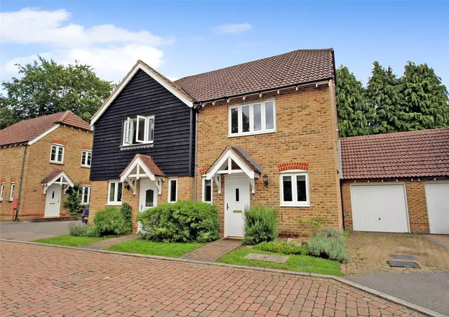 3 bedroom house, Red Bushes Close, Medstead, GU34