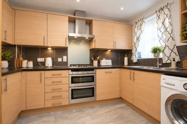 Red Bushes Close, Medstead, GU34, photo 3