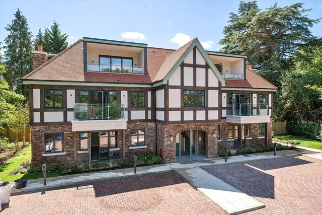 Holly Bank Road, Woking, GU22, photo 1
