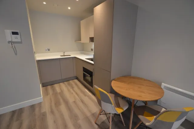 Petersfield Avenue, Slough, SL2, photo 3
