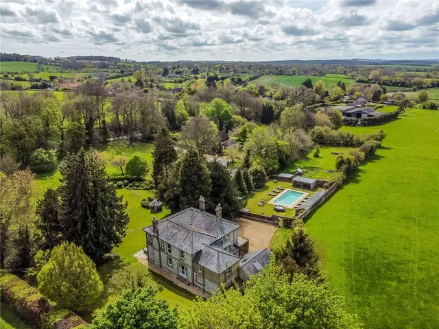 Petersfield Road, Ropley, Alresford, Hampshire, SO24 0ET, photo 1