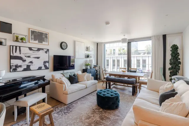 Wood Crescent, London, W12 7GJ, photo 1