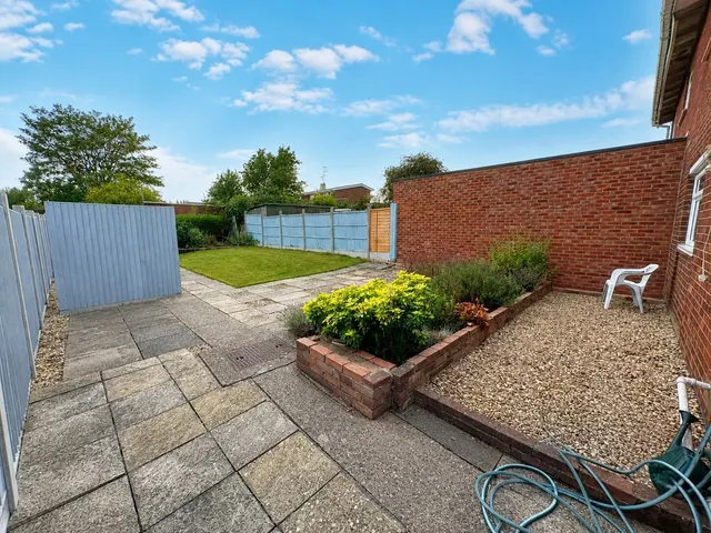 Clovelly Court, Corby, NN18, photo 2