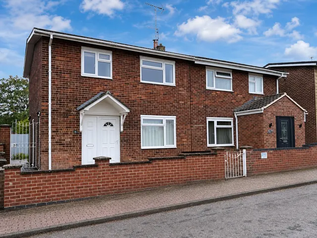 Clovelly Court, Corby, NN18, photo 1