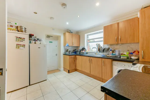 Stuart Crescent, Winchester, SO22, photo 3