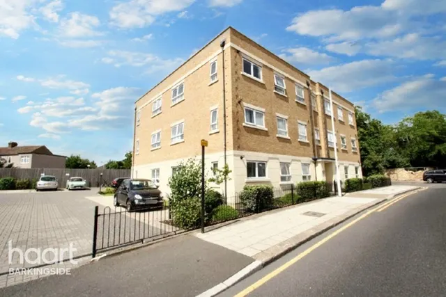 Cranbrook Road, Gants Hill, IG2, photo 1