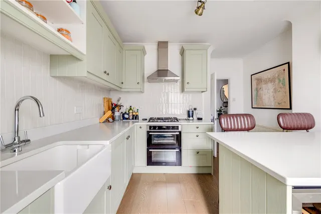 Merton Road, London, SW18, photo 3