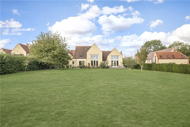4 bedroom house, Ingleby Paddocks, Enslow, OX5