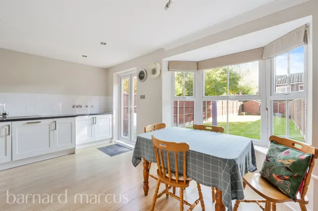 Albury Road, Merstham, RH1, photo 2