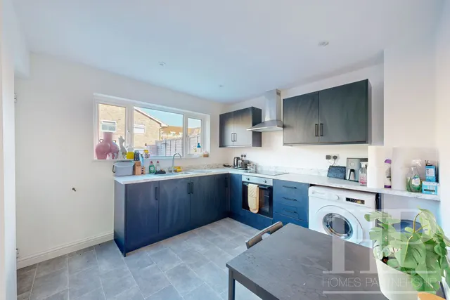 Crawley Road, Horsham, RH12, photo 3
