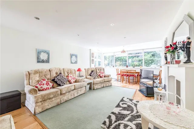 Photo 3 — Old Orchard, Byfleet, West Byfleet, S...