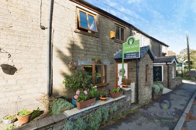 School Lane, Guide, BB1, photo 1