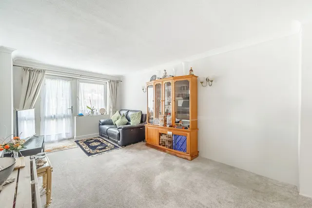 Photo 2 — 1 Homehayes House, Oakdene Close, Pinner