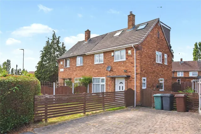 Old Oak Drive, Leeds, LS16, photo 1