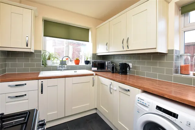 Old Oak Drive, Leeds, LS16, photo 3