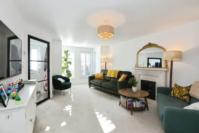 Curf Way, Burgess Hill, RH15, photo 3
