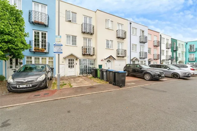 Eaton Drive, Kingston upon Thames, KT2, photo 1