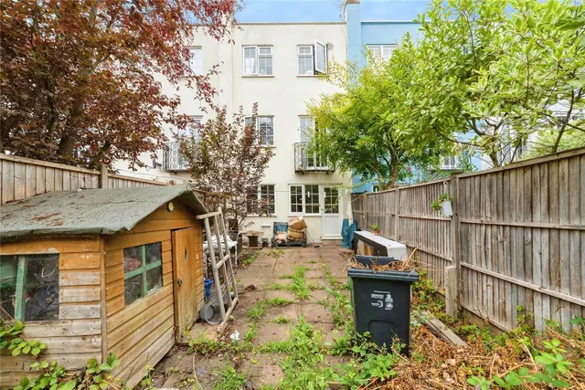 Eaton Drive, Kingston upon Thames, KT2, photo 2