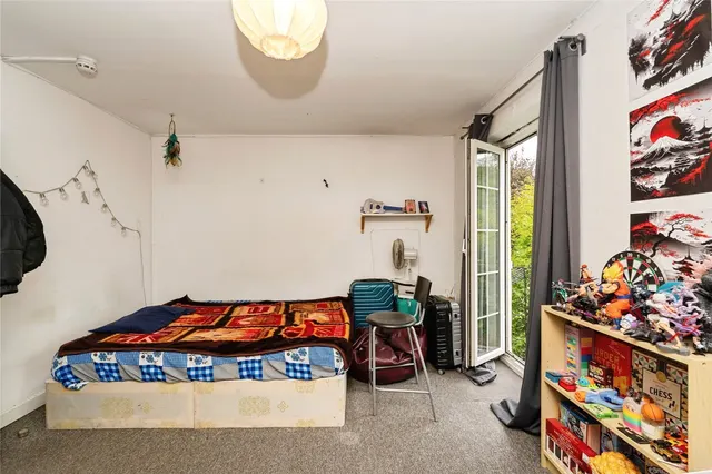 Eaton Drive, Kingston upon Thames, KT2, photo 3